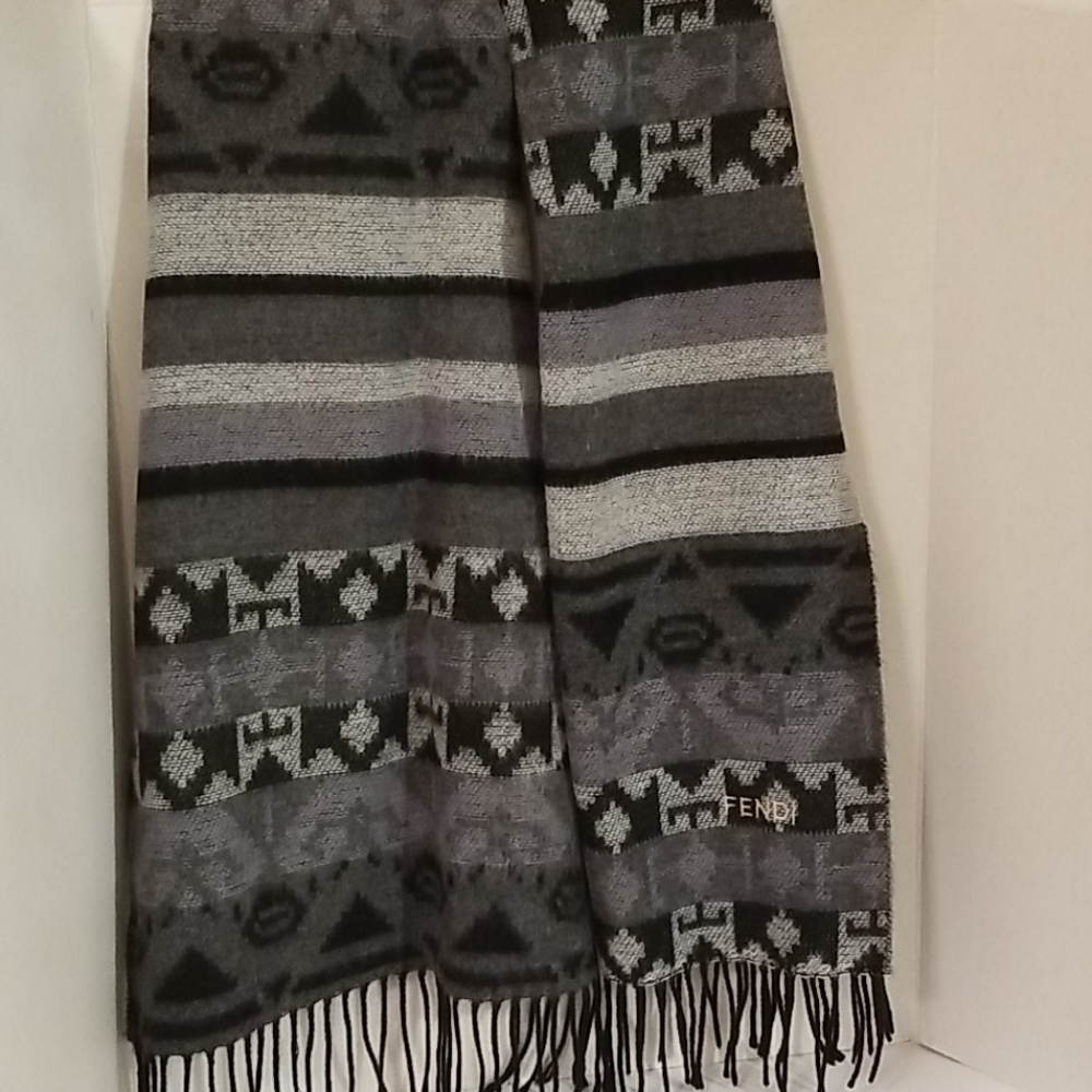 Fendi Patterned Winter Scarf - Picture 4 of 5